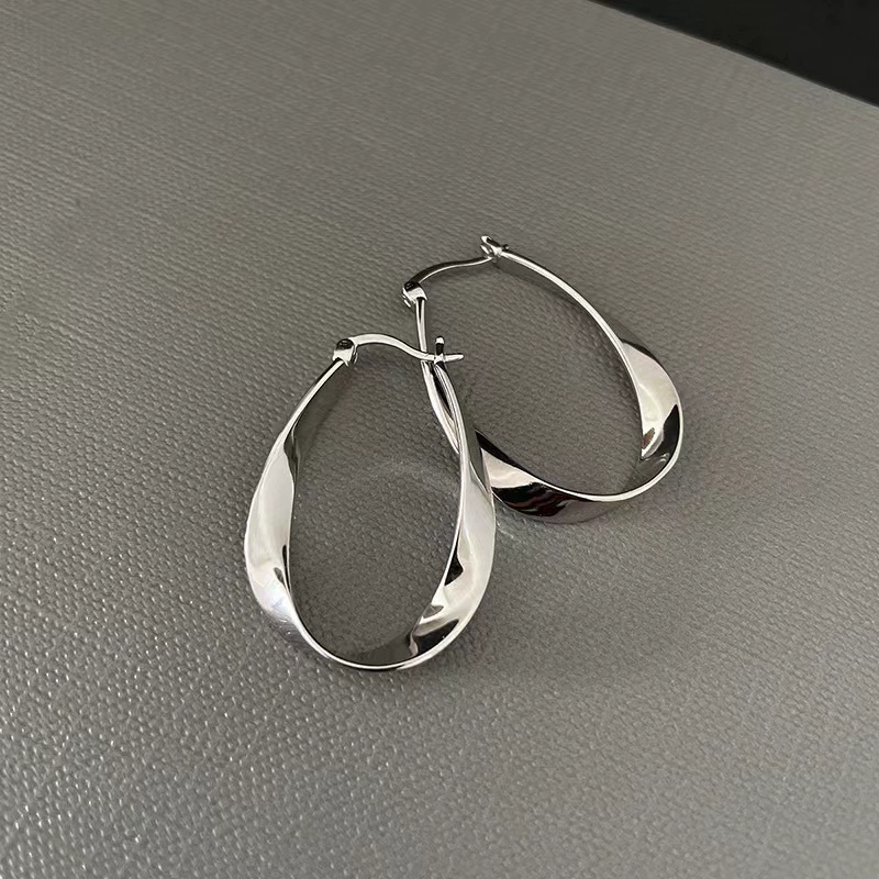 Elegant Hoop Earrings for Women, Light Luxury Style, Internet Celebrity Jewelry in Gold or Platinum
