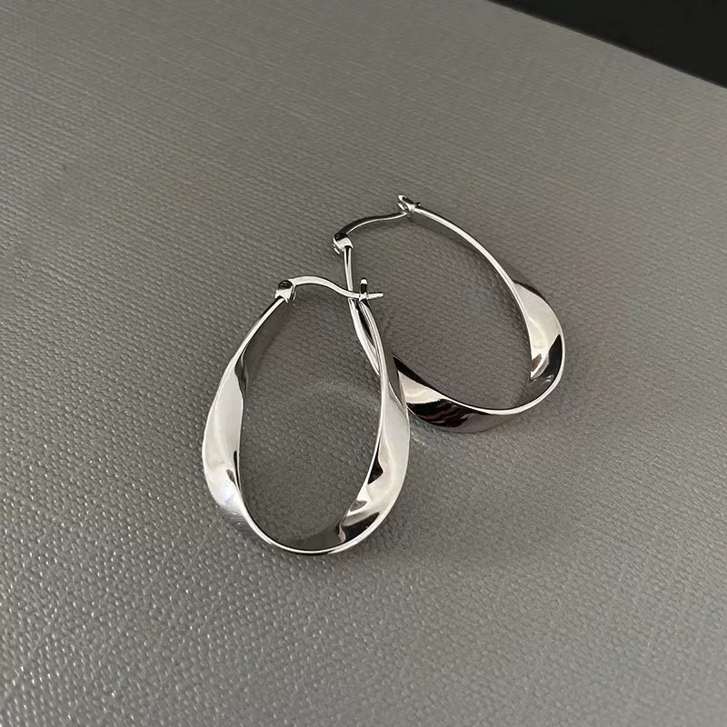 Elegant Hoop Earrings for Women, Light Luxury Style, Internet Celebrity Jewelry in Gold or Platinum