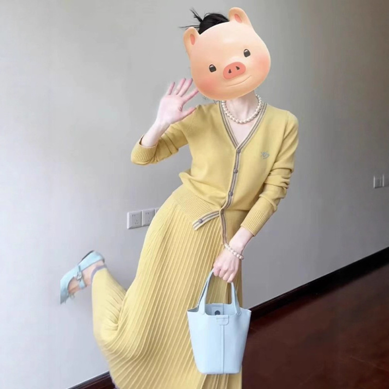 法式小香风黄色针织连衣裙子女高级感2025早秋穿搭一整套装长裙朝|undefined