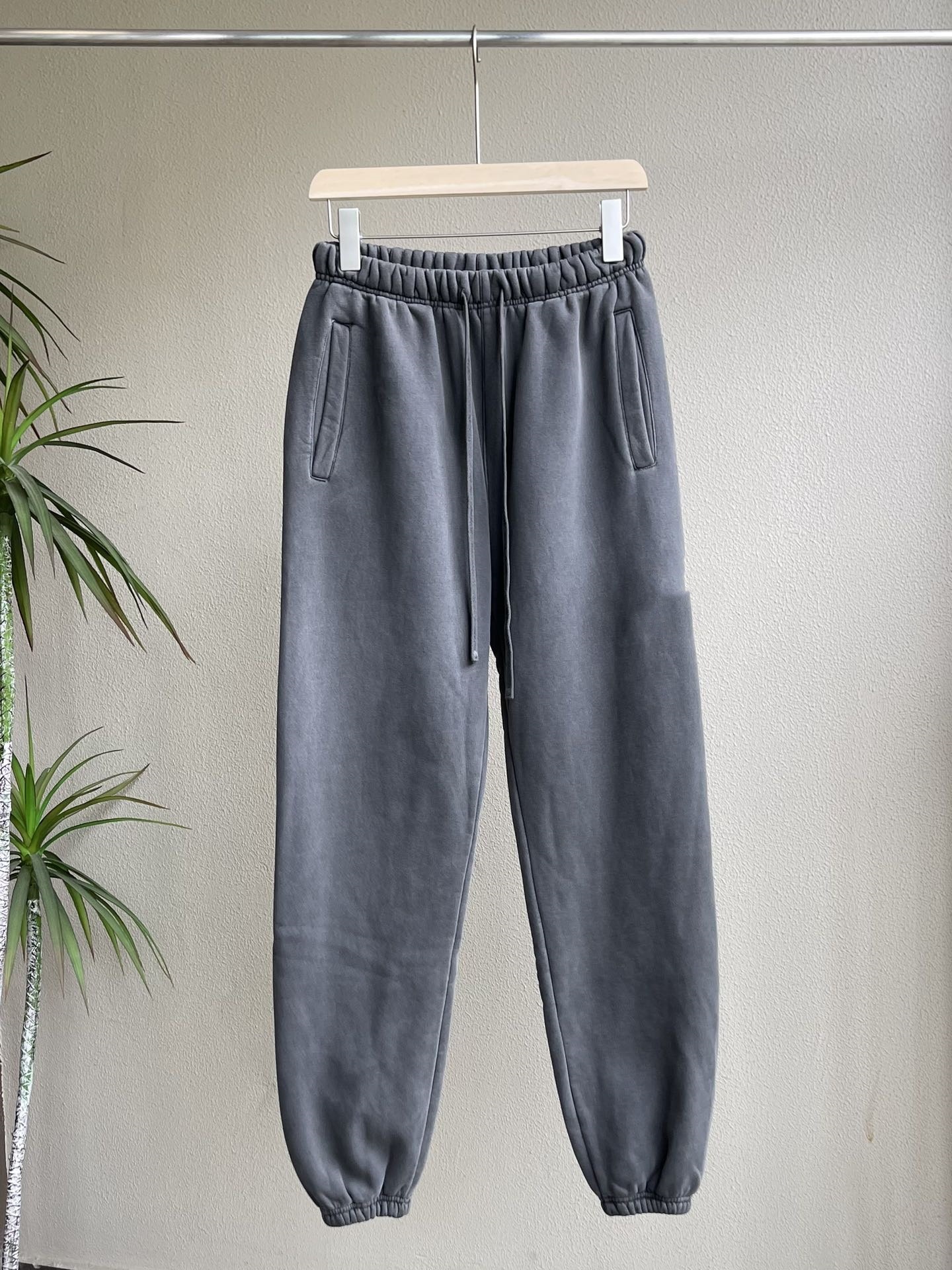 Pantalones de terciopelo 23SS en otoño e invierno Pantalones de terciopelo para hombre