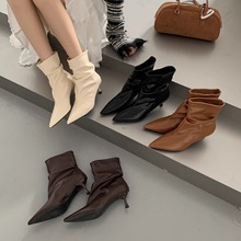 白色高跟尖头堆堆靴女靴子2025新款秋冬季配裙子瘦瘦靴法式小短靴