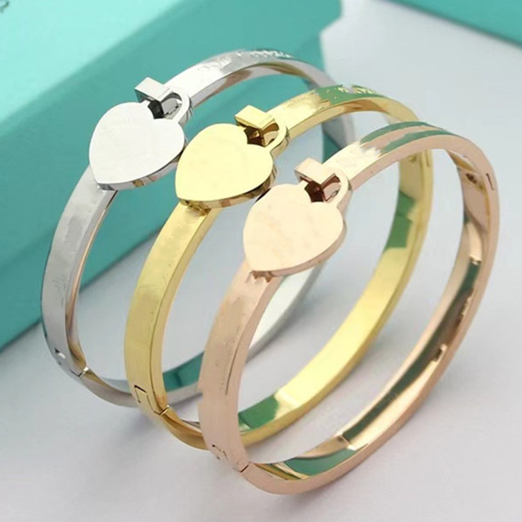 Women'S Gender Simple Style Heart Shape Titanium Steel Charm Bangle