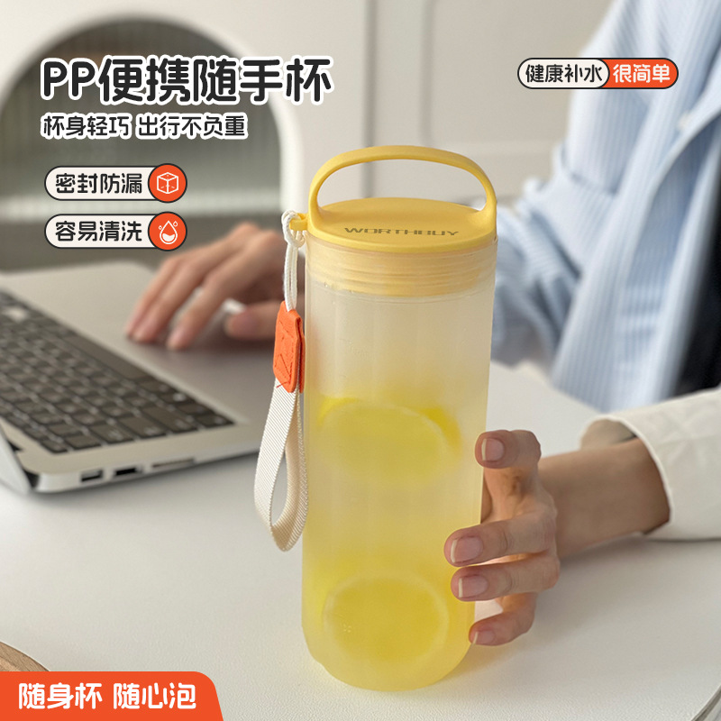 Taza simple nueva taza de mano para estudiantes de clase taza portátil de gran capacidad taza de agua de automóvil taza de café de leche de soja de oficina