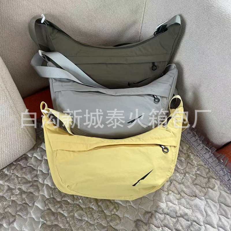 Japanese-Style Crossbody Bag Solid Color Nylon Messenger Bag Casual College Student Shoulder Bag Simple Sports Casual Dumpling Bag