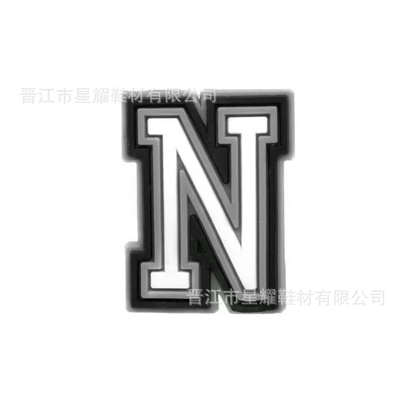 En stock agujero zapatos accesorios PVC plástico gota zapato flor zapato hebilla zapato decoración carta número 37 correa de muñeca hebilla decorativa flor