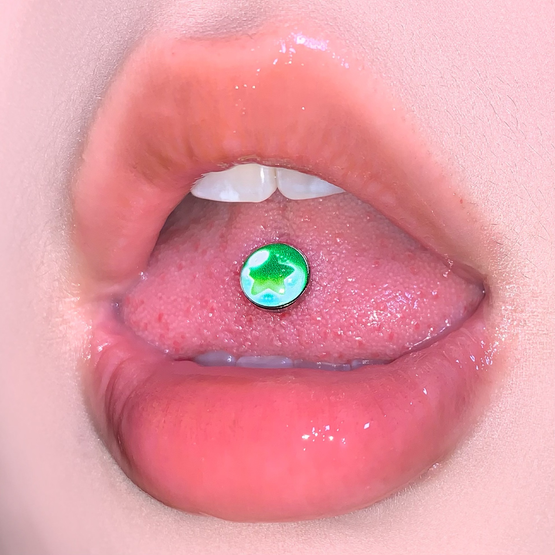 Green Star Tongue Barbell 316L Surgical Steel External Thread 18mm Bar Length 1.6mm Thick Hot Girl Piercing Jewelry detail image 11