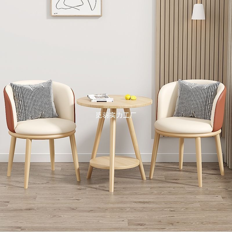 Balcón mesa y silla de ocio sala de estar combinación de mesa y silla de té de lujo ligero B & B Hotel Negociación Juego de tres piezas de mesa y silla de celebridades de Internet