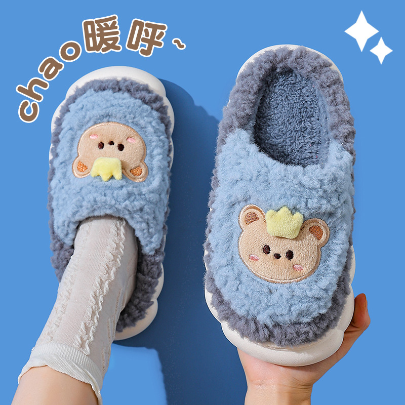 Zapatillas de algodón de tacones para mujeres 2025, nuevo otoño y invierno en el hogar con una base gruesa antideslizante para parejas zapatillas de pelo para hombres