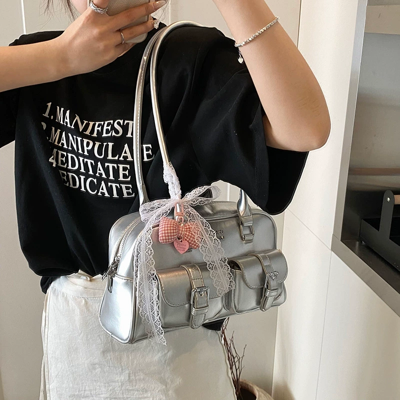 Емкостьат shoulder bag?