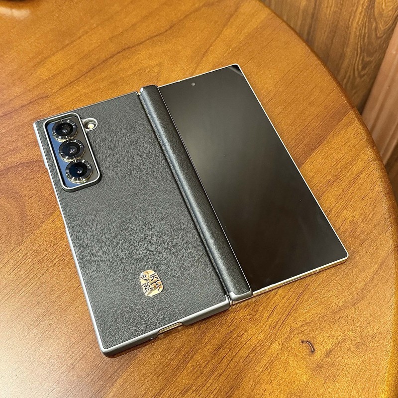 Samsung W25 プレーンレザー折りたたみ携帯電話ケース、中央軸 ZFOLD4、カーボンファイバーレザーテクスチャ Zfold7 に適しています。|undefined