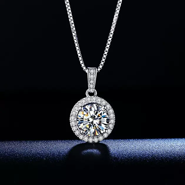 新款简约时尚闪钻圆形2克拉仿真莫桑石吊坠女 气质轻奢锁骨链项链