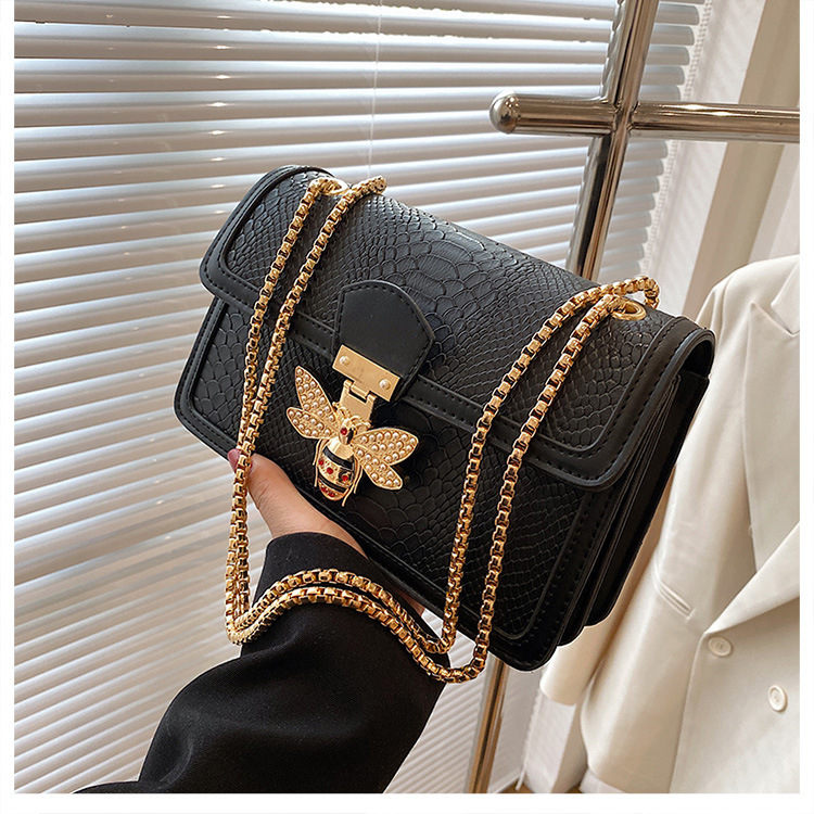 Spring and Summer New Bag Women's 2022 New Fashion Stylish Chain Shoulder Bag Fashionable Retro Crossbody Bag Small Square Bag