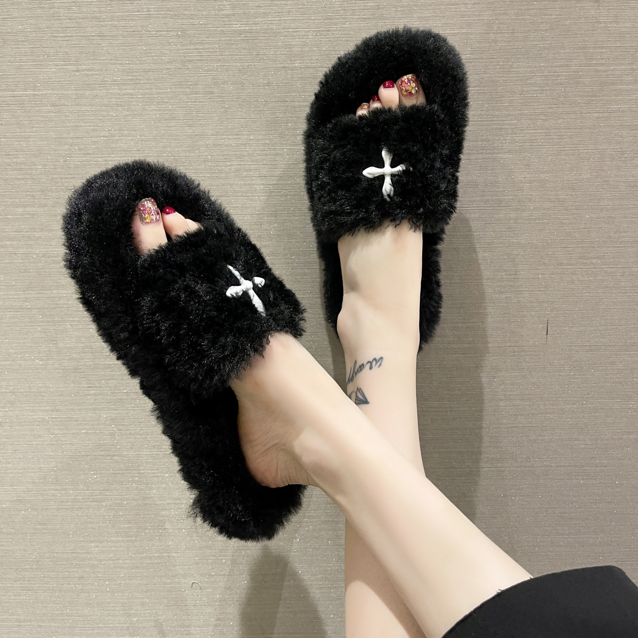 2023 Spring and Autumn New Plush Cross Flower Slippers for Women Black Wool Comfortable Flat Bottom Home Slip-ons for Women National Trend_voghion.com