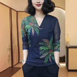 椰子树印花V领小衫衣服女装洋气2026T恤秋季爆款上衣女款新款