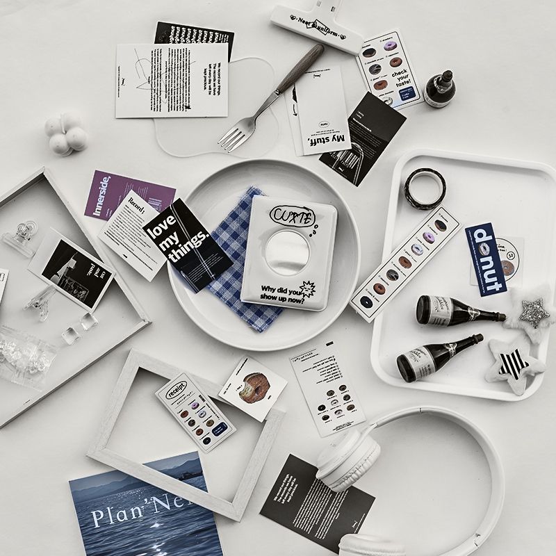 Ins props for taking photos, decorative small accessories, high-quality sister photography props, wind-taking a set of small cards for distribution