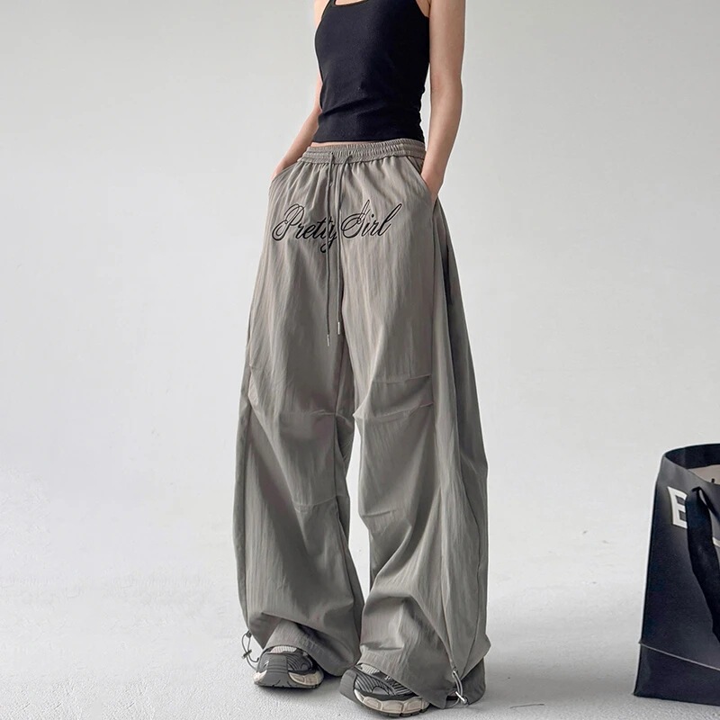 American-Style Gray Letter Embroidery Pleated Paratrooper Cargo Pants for Women, 2026 Spring New Loose Wide-Leg Scimitar Long Pants American-Style Gray Letter Embroidery Pleated Paratrooper Cargo Pants for Women, 2026 Spring New Loose Wide-Leg Scimitar Long Pants