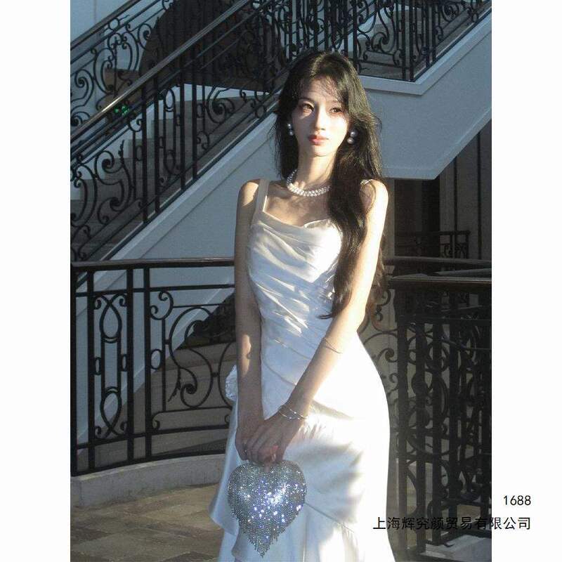 French-style asymmetrical strap dress, new summer model, simple and elegant, solid color, petite birthday dress for women French-style asymmetrical strap dress, new summer model, simple and elegant, solid color, petite birthday dress for women