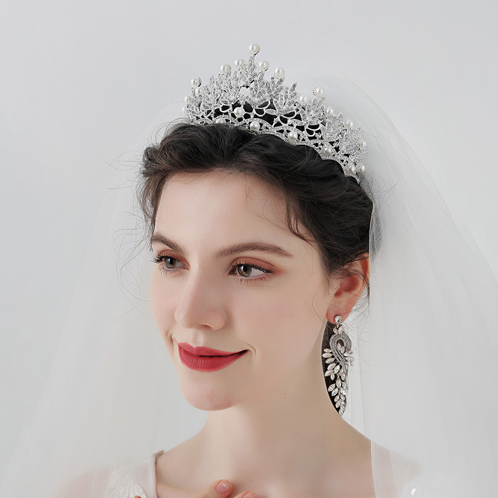 Fashion Wedding Headdress European And American New High-end Luxury Pearl Bridal Crown Banquet Ornament display picture 3