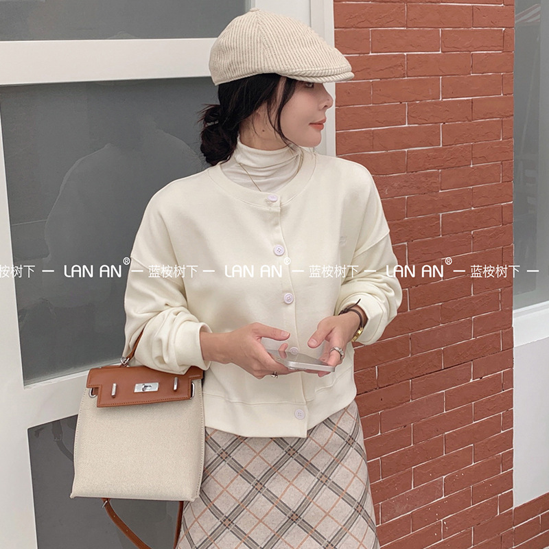 Autumn and Winter Button Cardigan Sweater Coat Women's Na Mi Velvet Embroidered All-match Loose High-end Short Top Women's Clothing