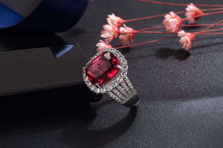 Fashion Sapphire Four-claw Full Diamond Zircon Emerald Copper Ring display picture 3