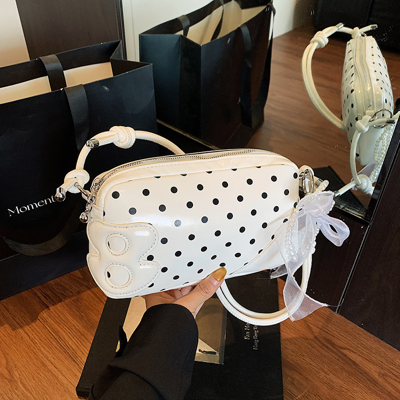 Bolso de moda coreano 2025 verano nuevo bolso femenino bolso de hombro de punto de onda de estilo extranjero celebridad de Internet bolso de mensajero del mismo estilo marea