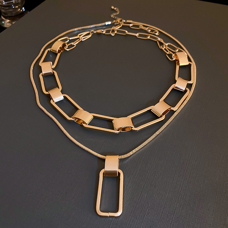 Collar de cadena de costura de metal traje europeo y americano estilo frío colgante collar estilo punk diseño nicho collar al por mayor