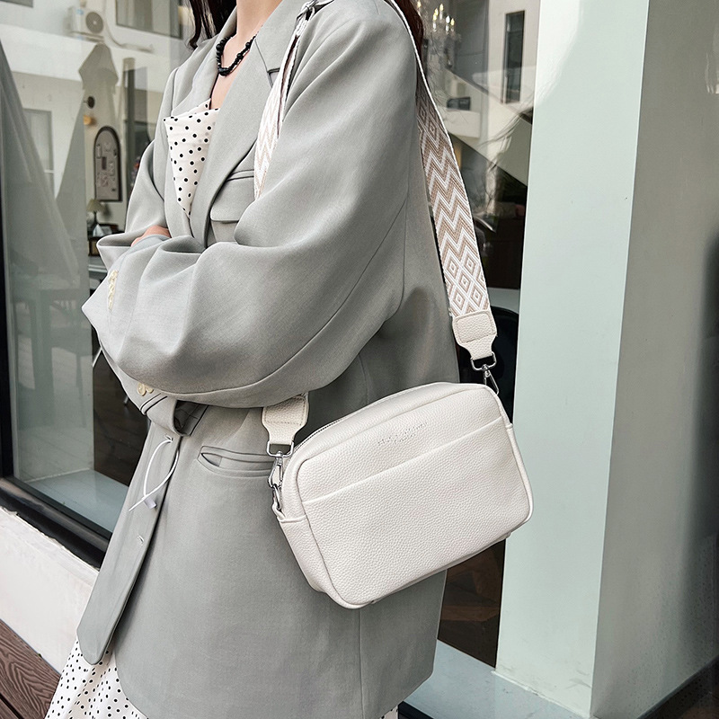 Μονόχρωμη PU single 2024 νέα γυναικεία φαρδιά λουράκι ώμου μοντέρνα μικρή τετράγωνη τσάντα χιαστί_voghion.com