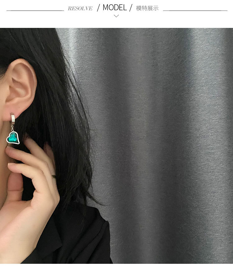 Retro Heart Shape Titanium Steel Inlay Zircon Dangling Earrings 1 Pair