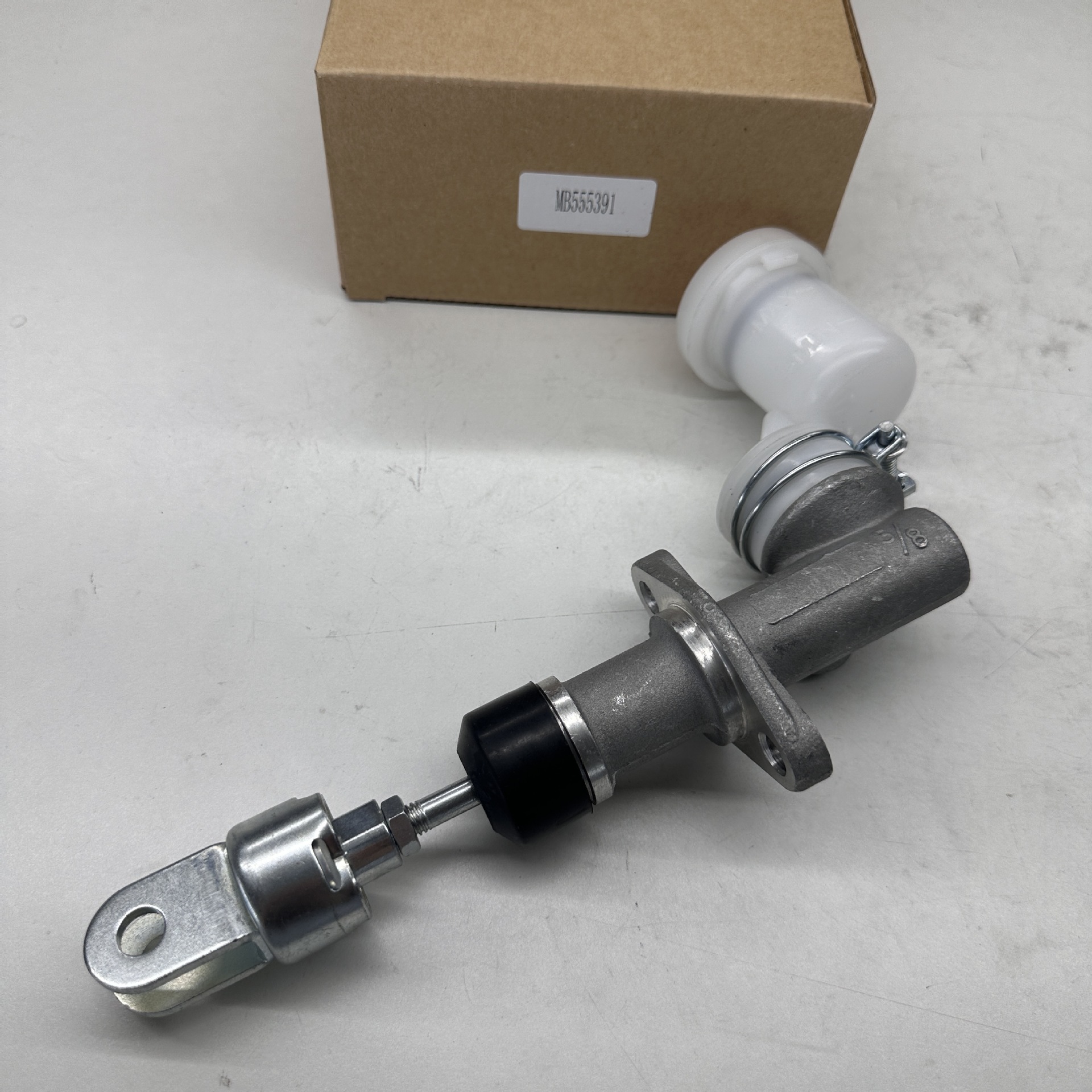 Mb555391 Mb555383 Is Suitable for Hyundai Clutch Master Cylinder