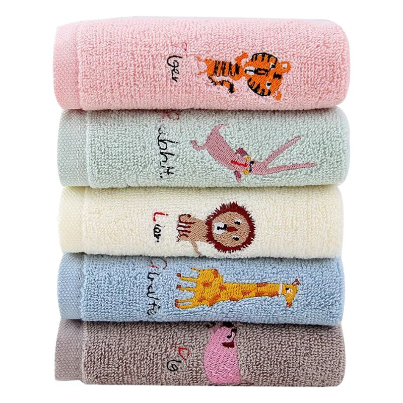 Полный хлопок 32 шнура маленькие квадратные полотенца 25*25 мультфильм вышивка простые крючки детские шарфы детские полотенца