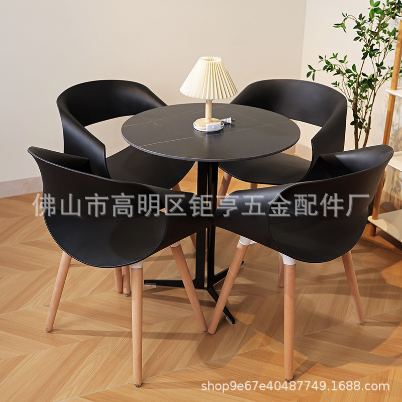 Escritorios y sillas creativos simples, sillas de comedor de plástico, sillas de ocio, sillas de café, mesas y sillas de negociación de oficina en casa, combinación
