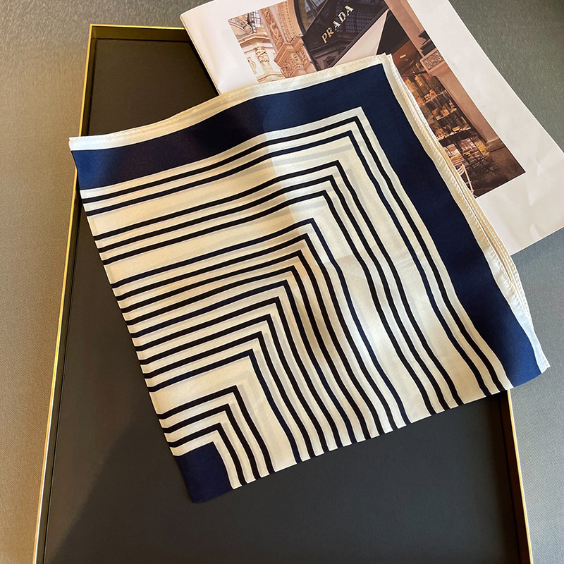 2025 primavera y otoño a rayas universales pequeñas toallas cuadradas minimalistas nórdicas delgadas con líneas de protección solar contra el color bufandas de seda para mujeres