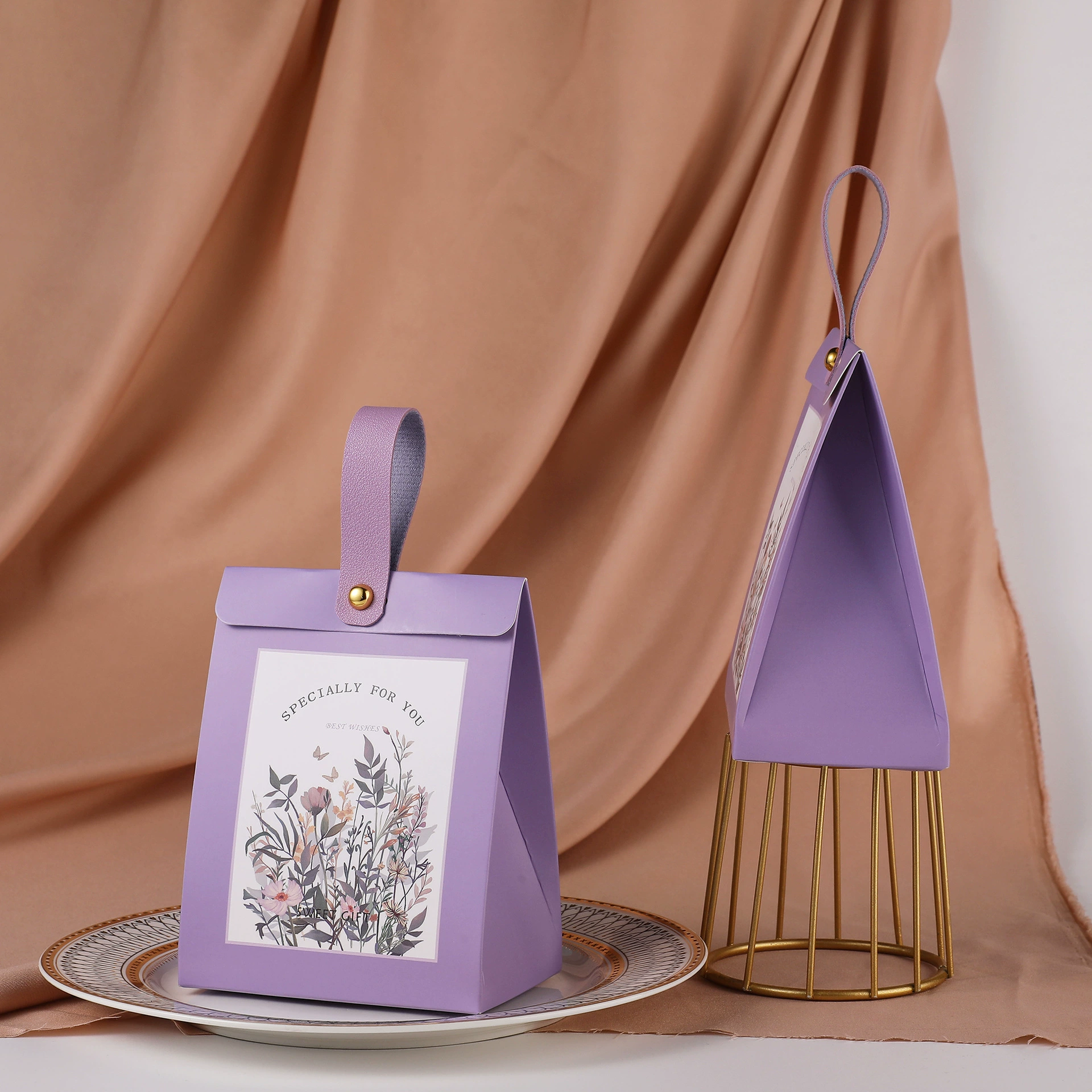 Цветочная коробка для конфет для помолвки, фиолетовая европейская свадебная простая креативная кожаная портативная коробка для конфет, сувенирная коробка для конфет