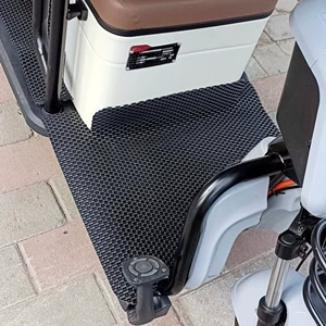 Car and truck floor mats for driver and passenger, can be cut to fit, universal for electric three-wheel and four-wheel vehicles, waterproof, wear-resistant, and non-slip