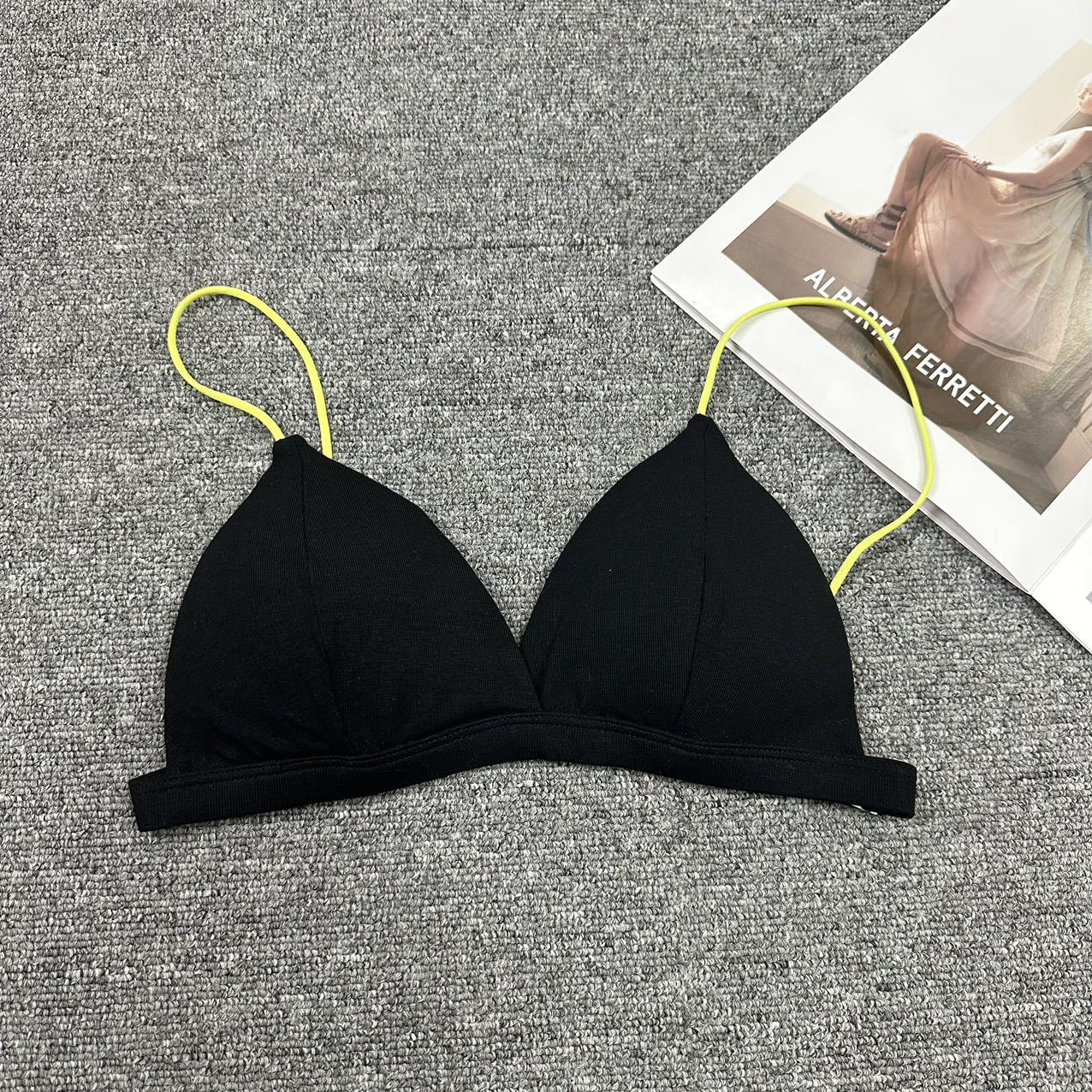 대비 컬러 블랙 (옐로우 벨트)