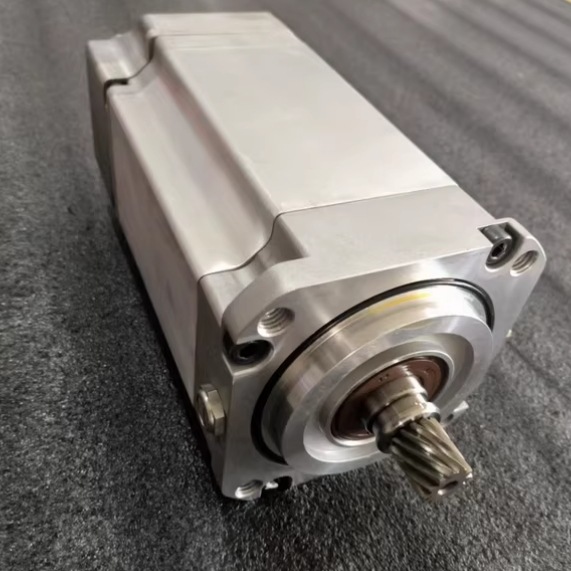 机器人IRB6700四轴五轴电机3HAC045064-001工业机器人备件测试