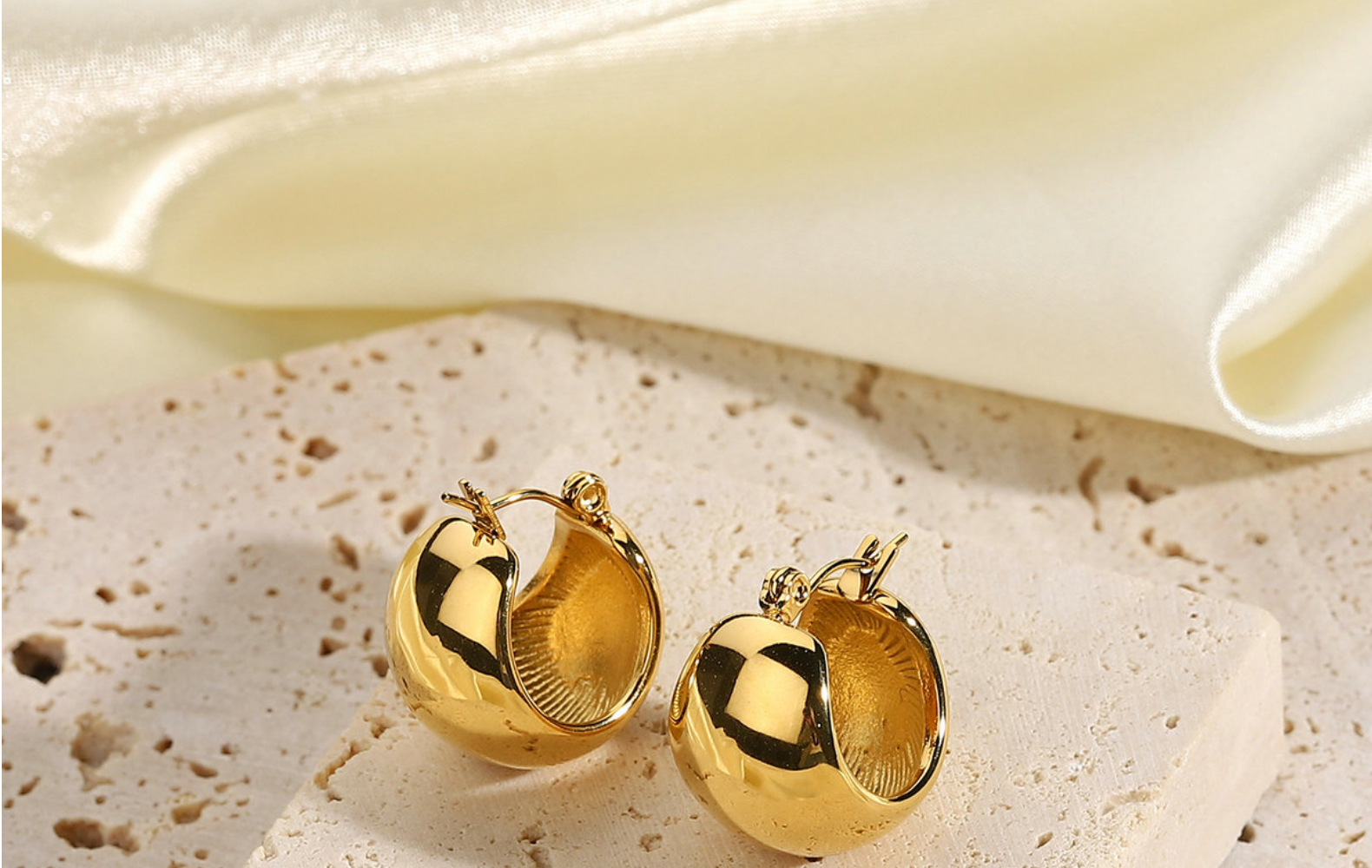 simple spherical goldplated stainless steel earringspicture2