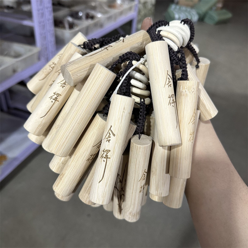 実心竹の取っ手は環文を持って古い玉の竹の彫刻を遊んで精磨して竹の贈り物の竹のペンダントを研磨します。|undefined