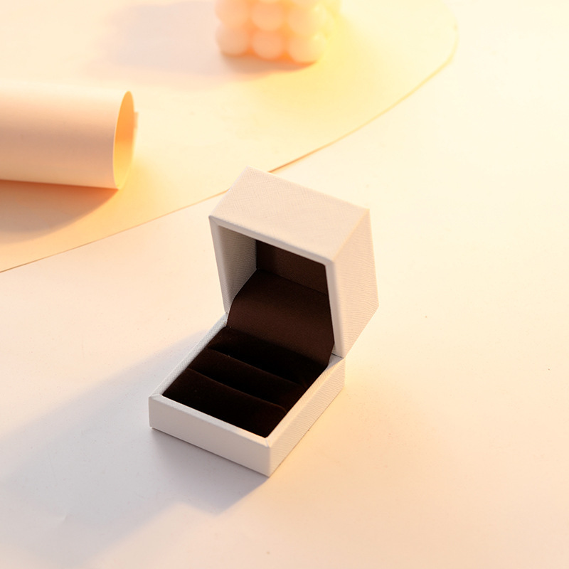 Fuente de fábrica ins caja de joyería de terciopelo caja de anillo pendientes caja de collar caja de brazalete caja de joyería caja de embalaje al por mayor