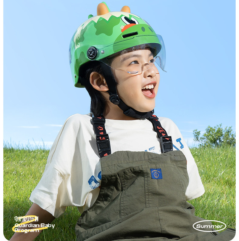Two Little Bees 3C Certified Children's Helmet for Boys and Girls Aged 6 to 12, Summer Motorcycle Riding Safety Helmet