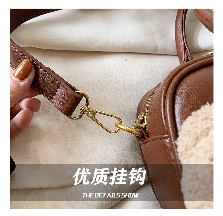 Cross-border hand-held bowling bag for women in autumn and winter 2025, new retro commuter pillow bag, large capacity crossbody bag undefined