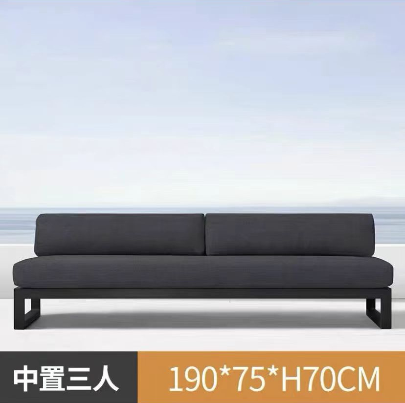 Tres personas sin barandilla