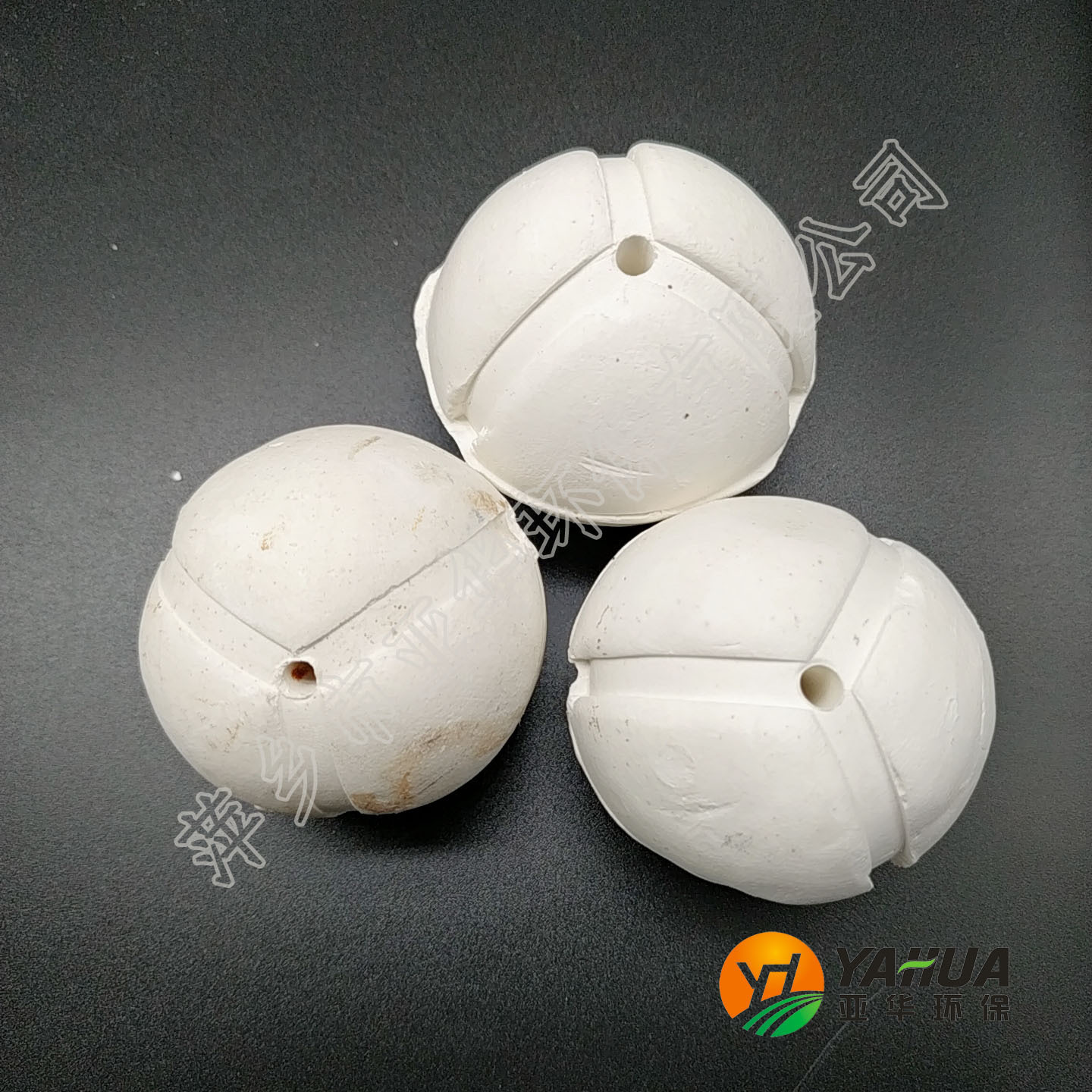 单孔带槽瓷球 亚华 惰性氧化铝瓷球 填料 开孔瓷球