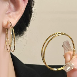 耳环;耳钉;耳扣