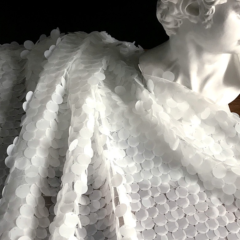 18MM加密型乳白哑光黑色鱼鳞片亮片布拍摄背景桌布亮片服装布料