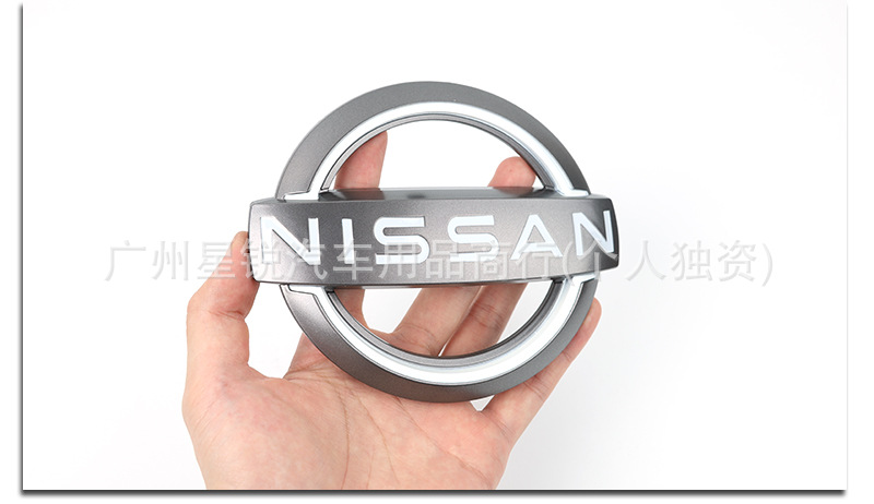 Suitable for the new Nissan gray-white Tiida, Livina, Teana, Qashqai, New Sunny, Bluebird, and March steering wheel front and rear emblems