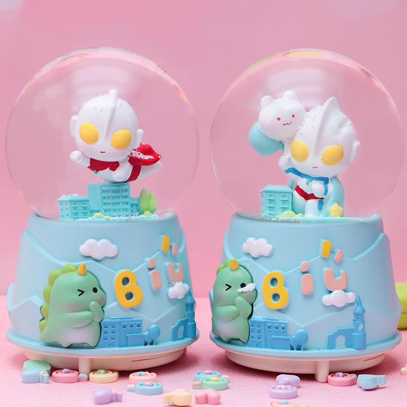 Super lindo dibujos animados Ultraman bola de cristal caja de música niño creativo estudiante regalo de cumpleaños caja de música de nieve brillante