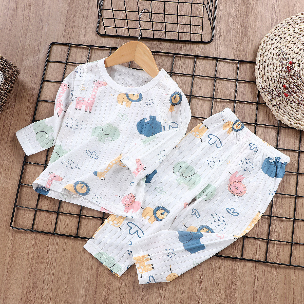 Ropa de hogar para niños ropa de hogar para bebés delgada sin hueso de algodón conjunto de pijamas al por mayor personalizado pro-piel manga corta