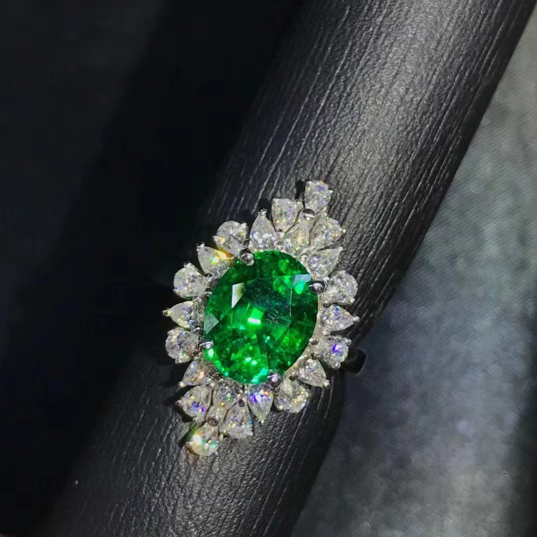 Anillo de esmeralda cultivado colombiano de 2.75 quilates de oro 9 quilates con anillo de diamante de alto carbono