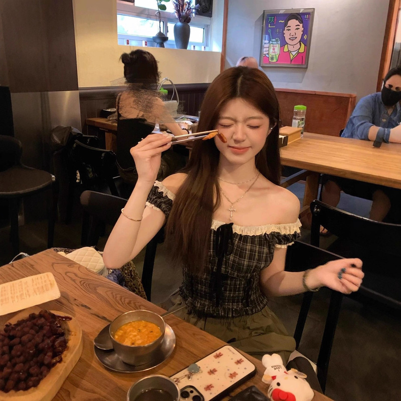 Retro Black Lace-Up Square-Neck Short-Sleeved Shirt for Women Summer Lace Splicing Slim Shirt Design Short Top